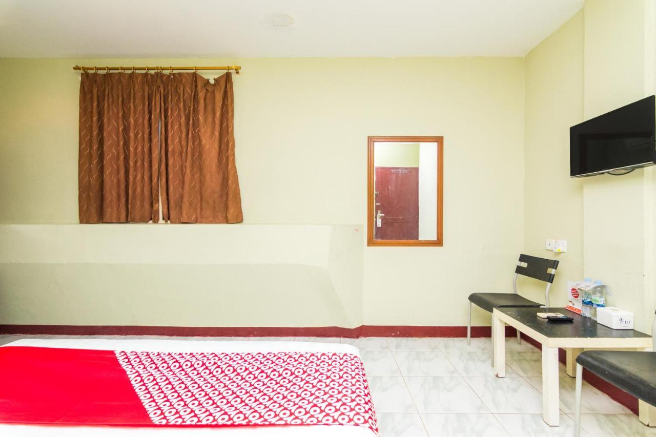 Vaccinated Staff - Oyo 1703 Terang Bintang Hotel Batam Zewnętrze zdjęcie