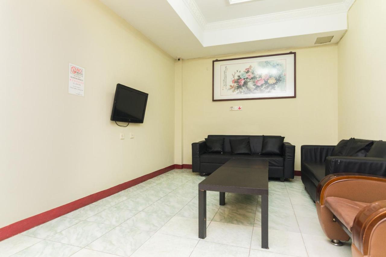Vaccinated Staff - Oyo 1703 Terang Bintang Hotel Batam Zewnętrze zdjęcie