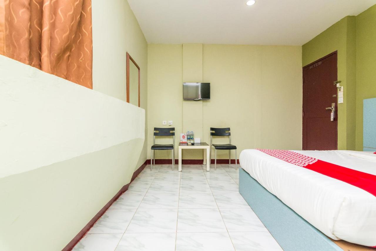 Vaccinated Staff - Oyo 1703 Terang Bintang Hotel Batam Zewnętrze zdjęcie