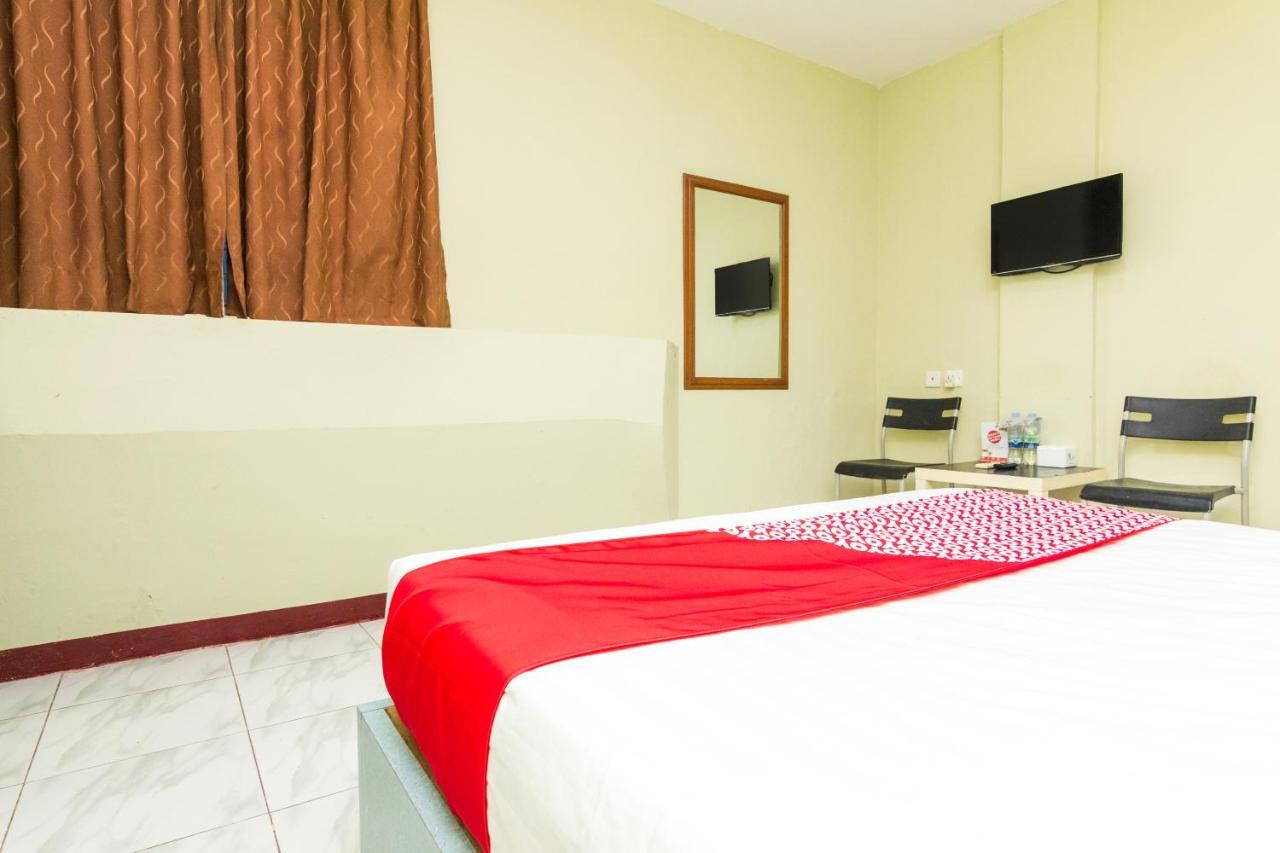Vaccinated Staff - Oyo 1703 Terang Bintang Hotel Batam Zewnętrze zdjęcie