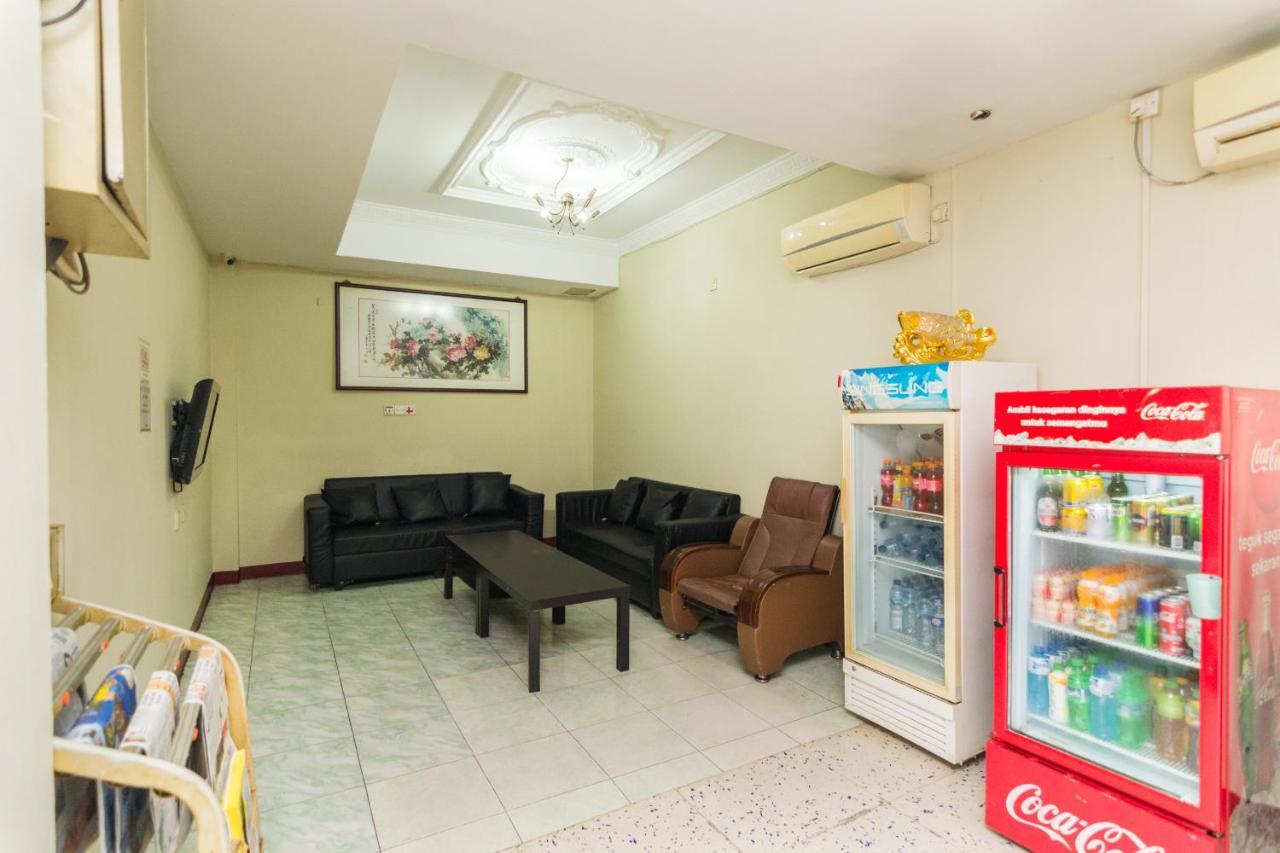 Vaccinated Staff - Oyo 1703 Terang Bintang Hotel Batam Zewnętrze zdjęcie